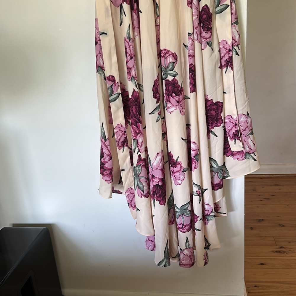 Lulu’s floral tiered formal dress Xs summer chic - Picture 9 of 9
